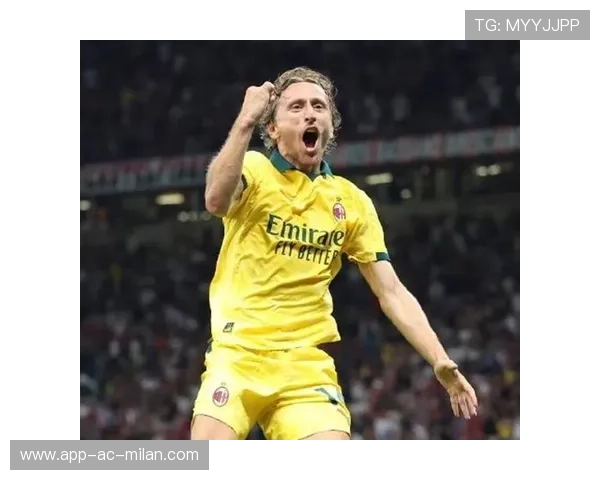 AC米兰角球演习：中后卫与边翼插上的联动被优化