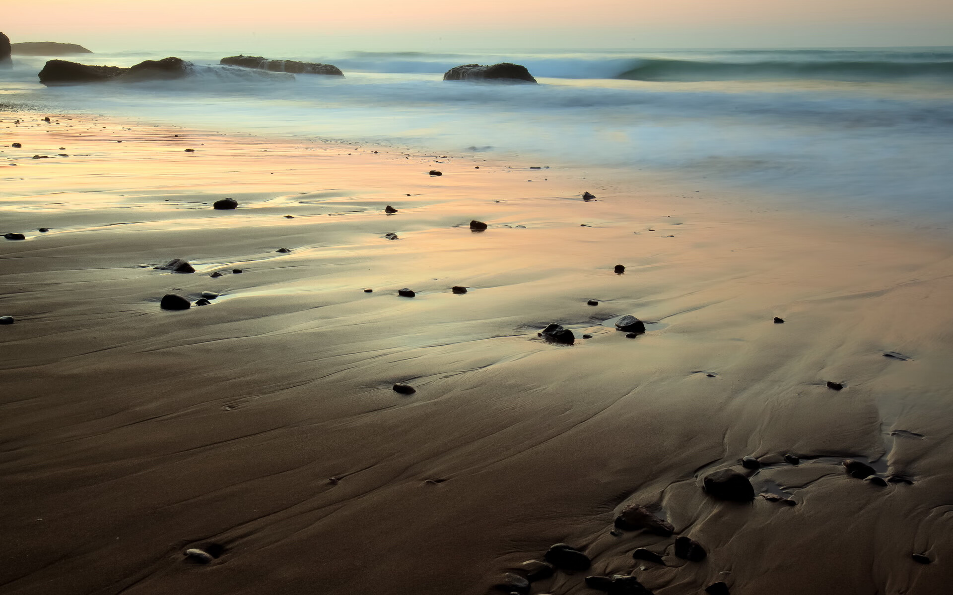 米兰体育APP-中国男篮专注团队合作提升默契度，中国男篮之队