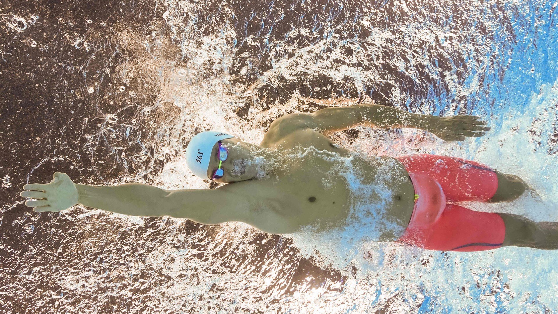 世界杯小组赛第二轮:乌拉圭3比0横扫小组对手 苏亚雷斯助攻帽子戏法